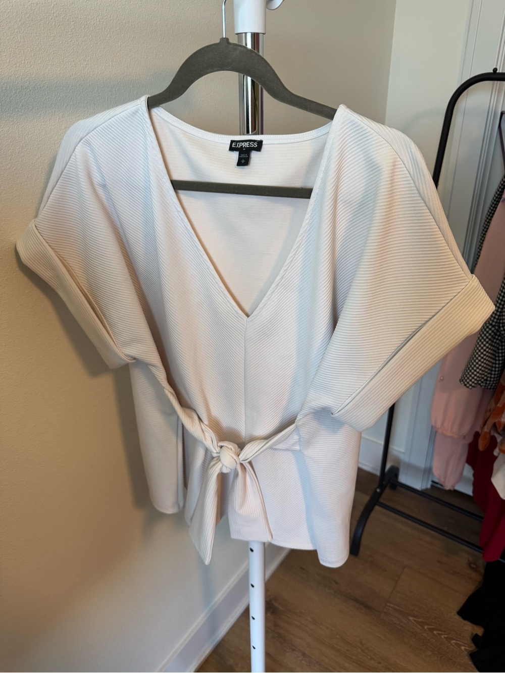 Womens Express ribbed V-neck blouse size Large